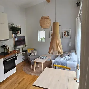 Tiny Grey House With Loft, 15 Min From Center Vakantiehuis